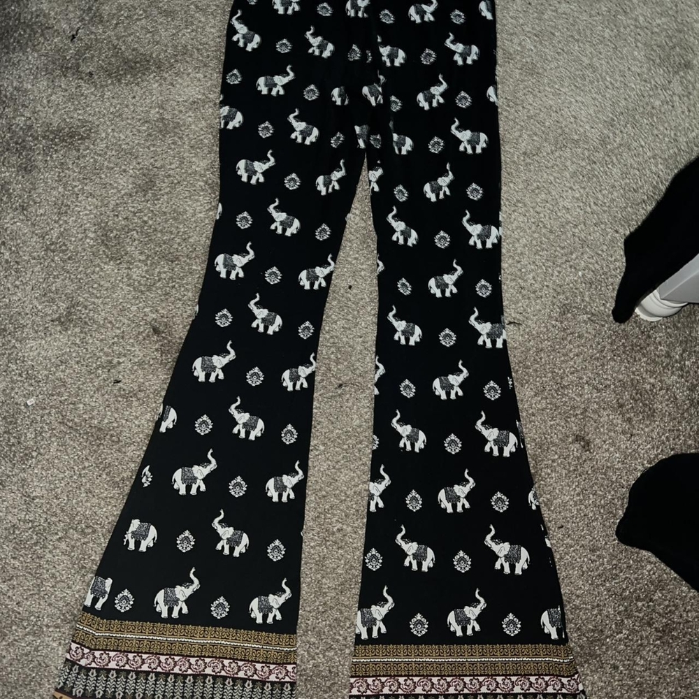 Mudd Clothing Womens Black elephant leggings